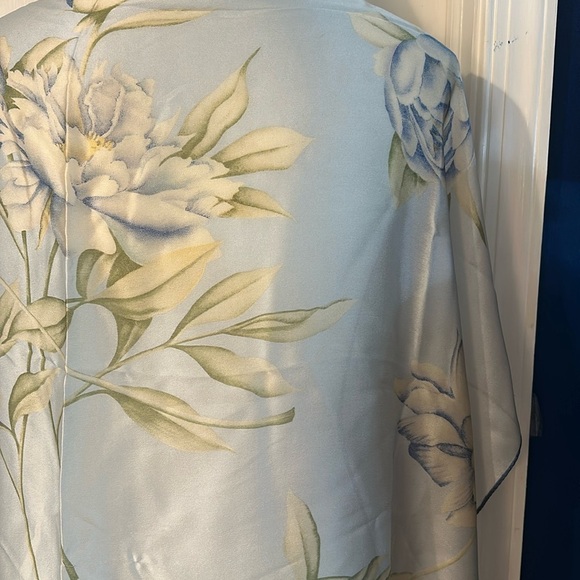 NWT Women’s Echo Blue & White Floral 100% Silk Hand Rolled Edges Scarf 42” - Picture 2 of 7